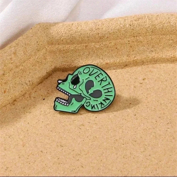 Funny green overthinking skull brooch enamel pin charm handbag accessories - Picture 4 of 7